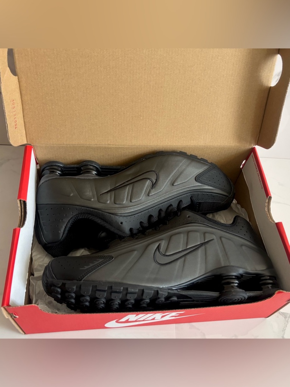 Nike Shox R4 🔥 Triple Black Sneakers Shoes HQ1988-001 Men’s Size 8